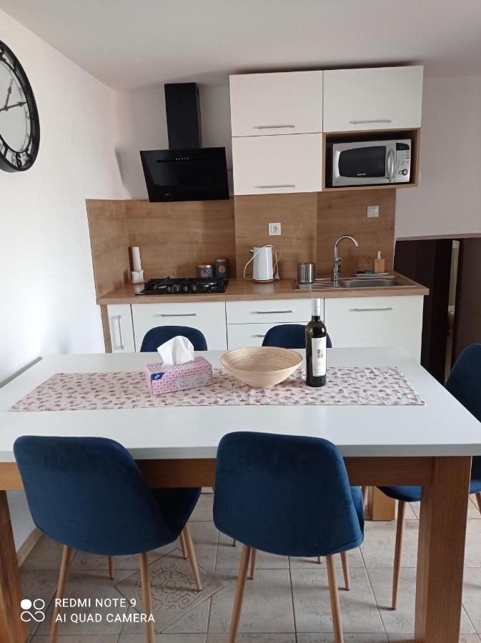 Apartman Julrich Vrbov Exterior foto