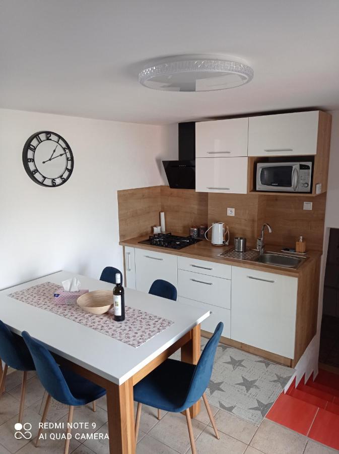 Apartman Julrich Vrbov Exterior foto